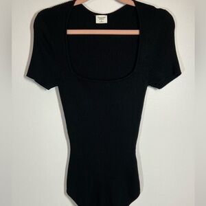 ABERCROMBIE & FITCH SWEATER BODY SUIT SHORT SLEEVE SQUARE NECKLINE SIZE M BLACK